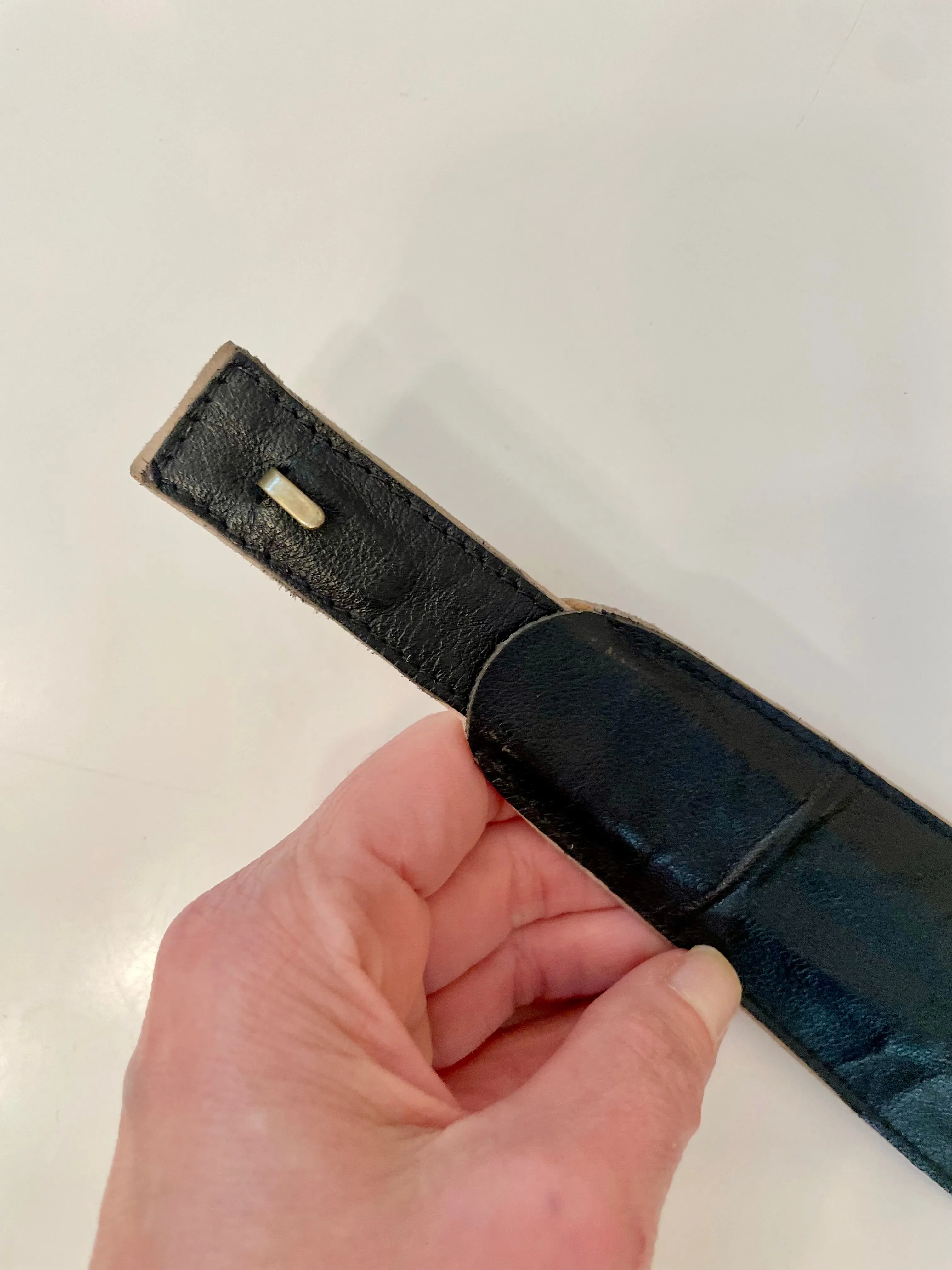 Vintage Italian soft, feminine suede belt....so chic